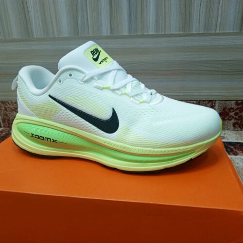 Nike Vomero 18 (Neon)